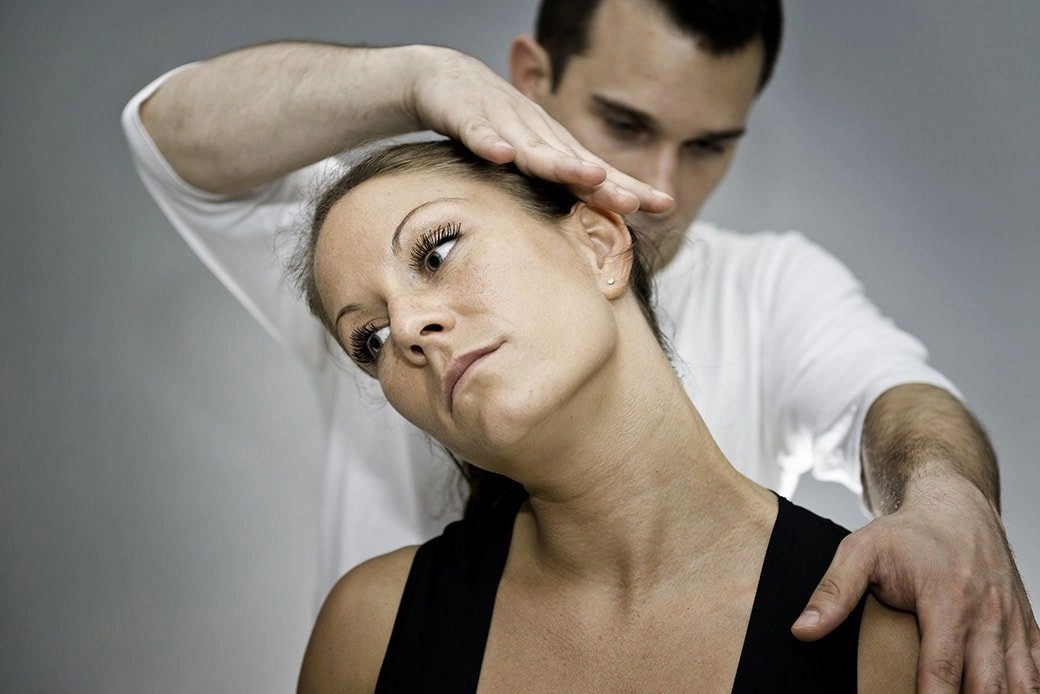 How Do Chiropractors Treat Neck Pain