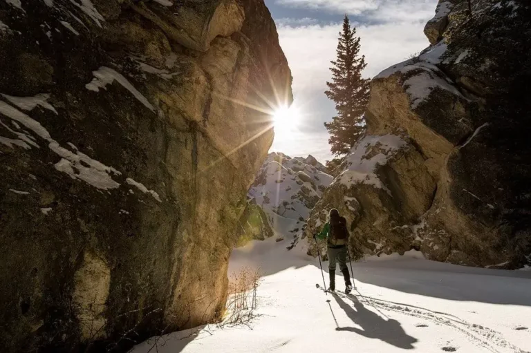 A man skiing.