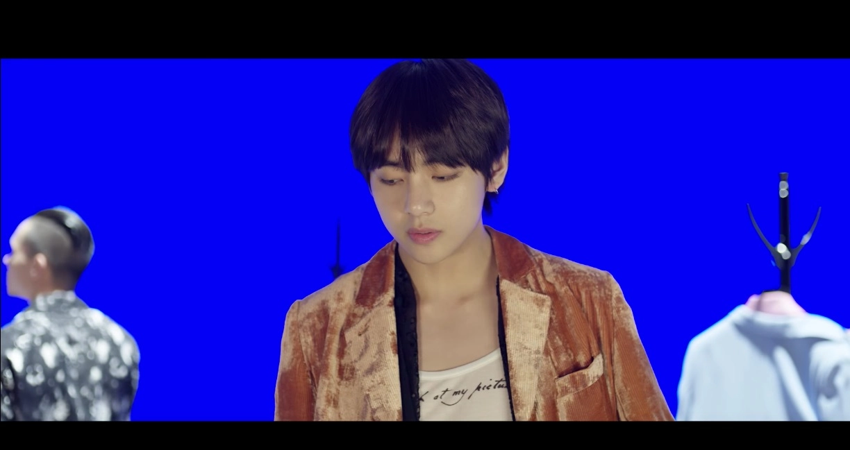 BTS “Singularity” MV | Taehyungs Outfit