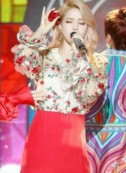 Red Shorts | Solar – Mamamoo