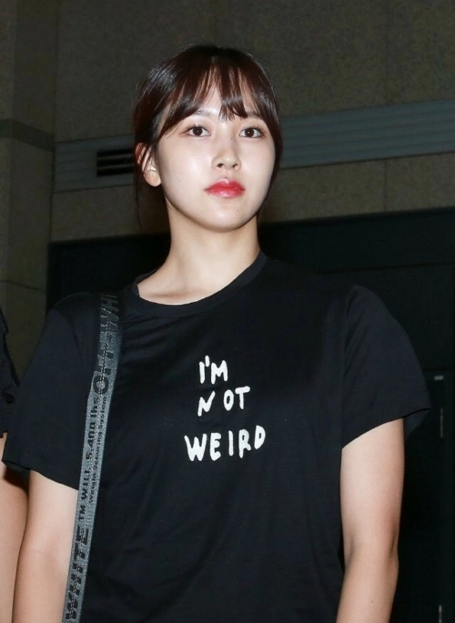 Black I’m Not Weird T-Shirt | Mina – Twice