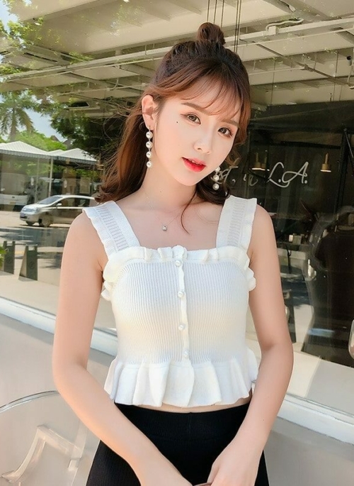 White Wide Strap Ruffled Camisole Crop Top | Lia – ITZY