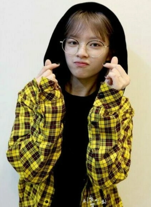 Yellow Hooded Flannel Oversize Jacket | Jeongyeon – Twice