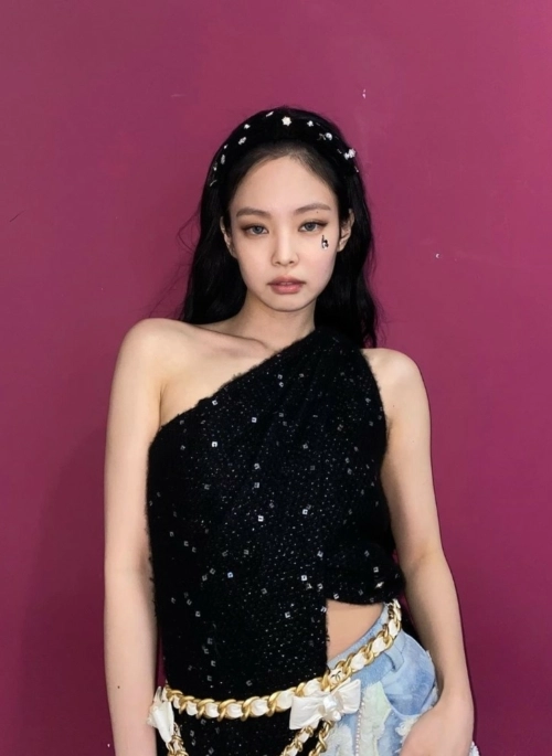 Black Pearl Rhinestone Bow Hairband | Jennie – BlackPink