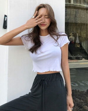 White Lettuce-Edge Cropped T-Shirt | Jennie - BlackPink