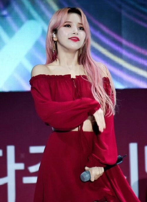 Red Off Shoulder Two-Piece Crop Top And Skirt Set | Solar  – Mamamoo