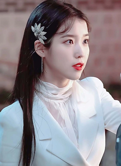 Grey Vintage Diamond Hair Clip | IU – Hotel Del Luna