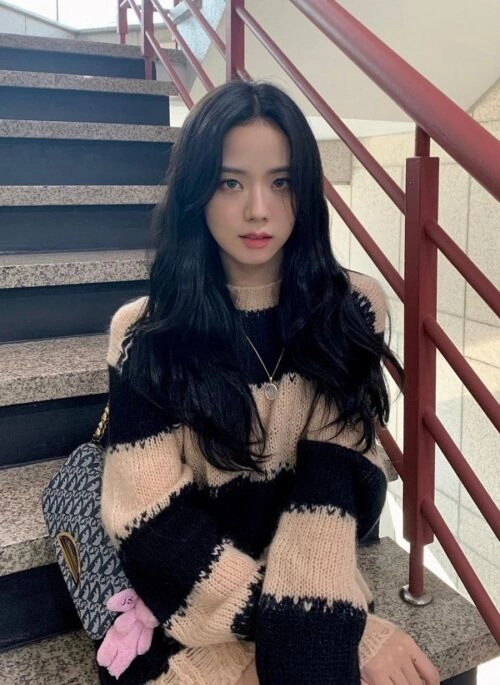 Beige Distressed Sweater With Stripe Pattern  | Jisoo – BlackPink