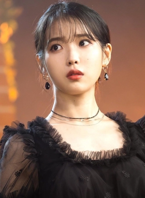 Black Crystal Gold Earrings | IU – Hotel Del Luna