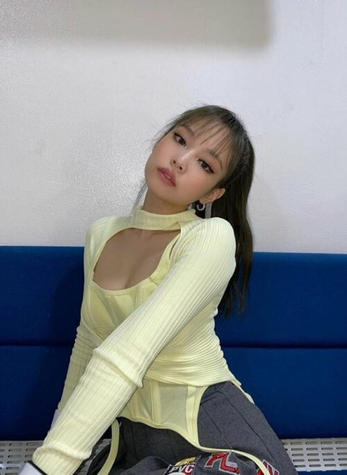 Yellow Chest Cut-Out Twist Top | Jennie – BlackPink