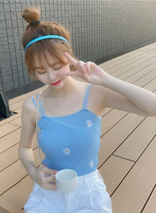 Blue Daisy Ribbed Sleeveless Top | Chaeryeong – ITZY