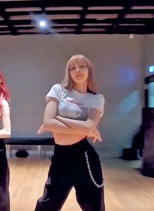 Black Pants With Chain | Lisa – Blackpink