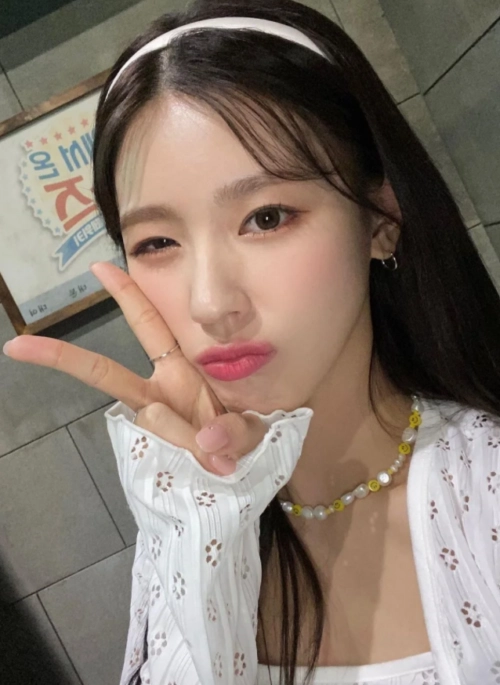 Yellow Pearl Smiley Choker | Miyeon – (G)I-DLE