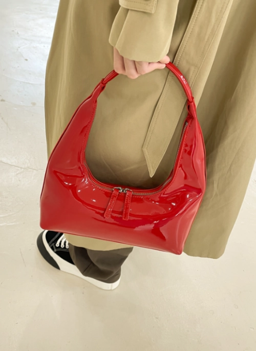 Red Crescent Shaped Shoulder Bag | Seulgi – Red Velvet