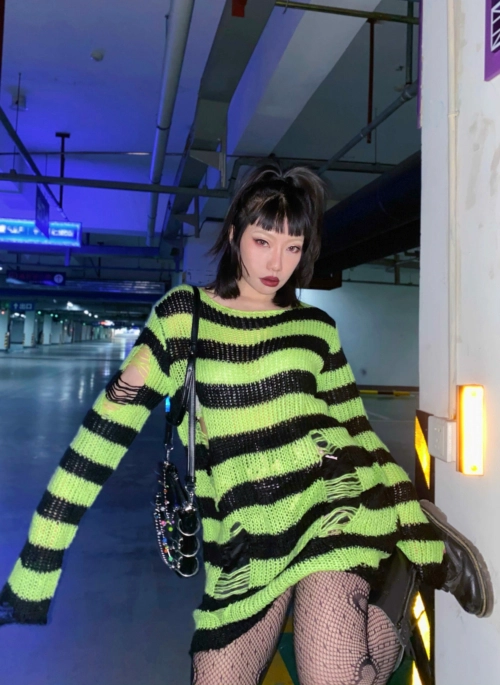 Green And Black Ragged Loose Sweater | Taehyun – TXT