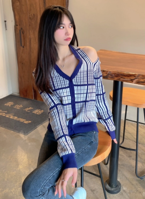 Blue Plaid Off-Shoulder Cardigan | Jennie – BlackPink