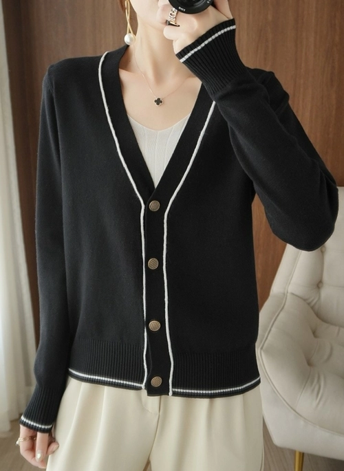 Black Outlined V-Neck Cardigan | Ni-ki – Enhypen