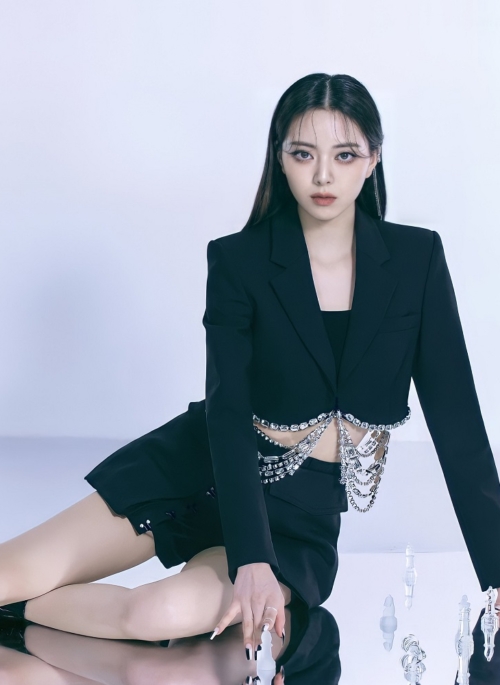 Black Crystal Chain Cropped Jacket | Yuna – ITZY