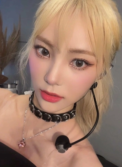 Black Grunge Choker Necklace With Loops | Jinsoul – Loona