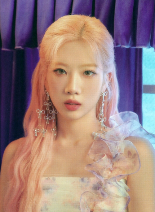 Silver Bows Asymmetrical Earrings | Kim Lip – Loona