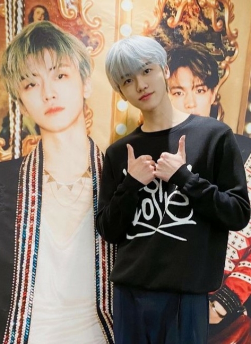 Black ‘Lost In Love’ Printed Sweatshirt | Jaemin – NCT