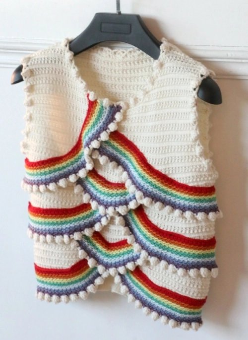 White Knitted Rainbow Vest | Yujin – IVE