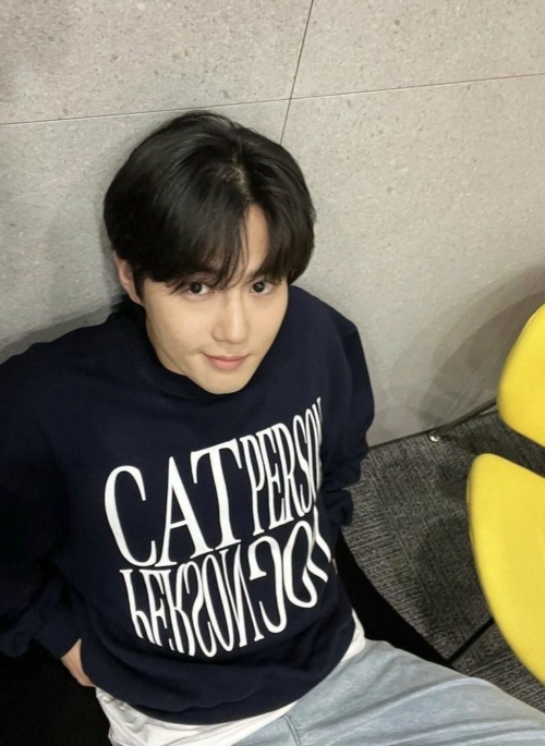 Black Cat Person Dog Person Print Sweatshirt | Suho – EXO