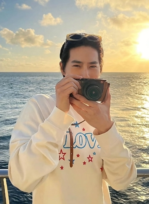 White Lover Print Sweatshirt | Suho – EXO