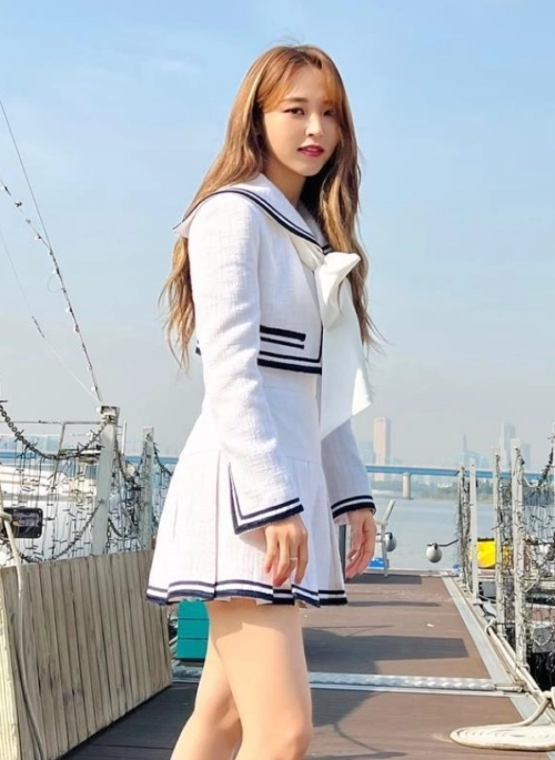 White Tweed Pleated Skirt | Moonbyul – Mamamoo