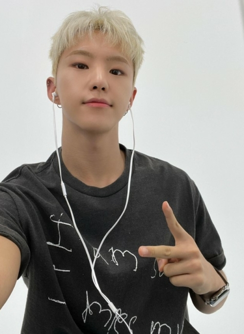 Black ‘I Am Sad’ Printed T-Shirt | Hoshi – Seventeen