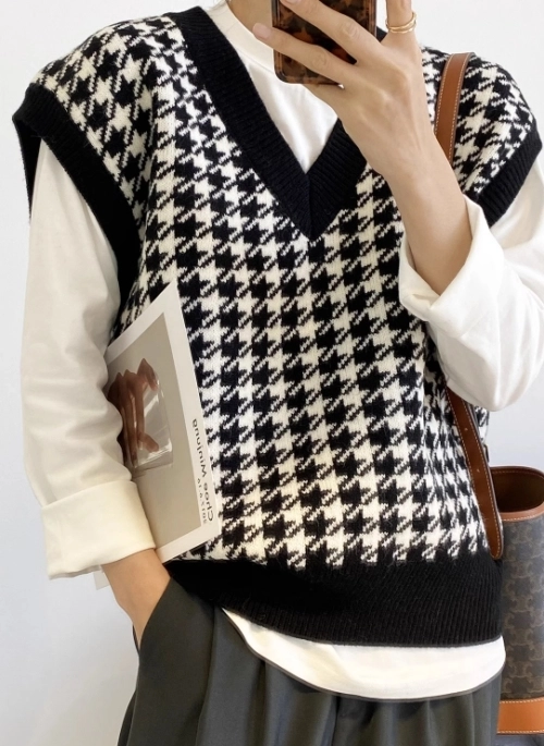 Black Houndstooth V-Neck Vest | Sunghoon – Enhypen