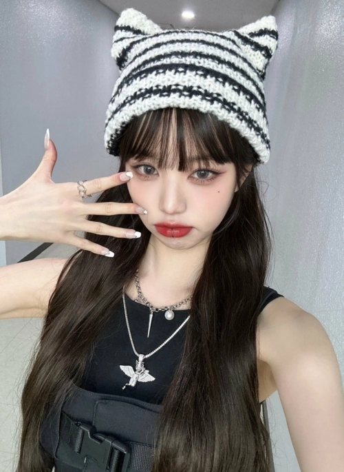 White And Black Striped Cat Ears Beanie | Wonyoung – IVE