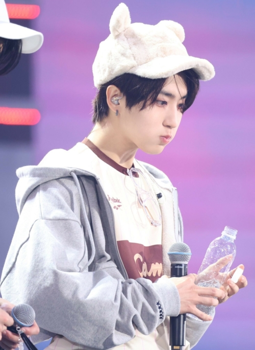 White Plush Fox Ears Cap | Jisung – Stray Kids