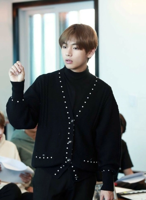 Black Stitched V-Neck Cardigan | Taehyung – BTS