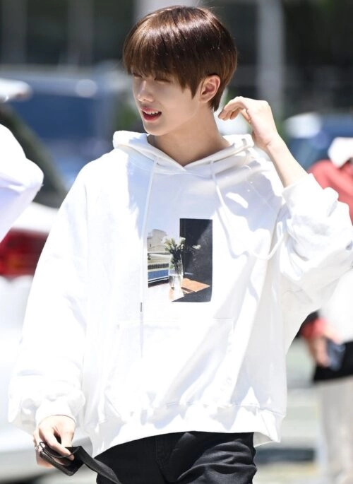 White Flower Vase Print Hoodie | Jisung – NCT