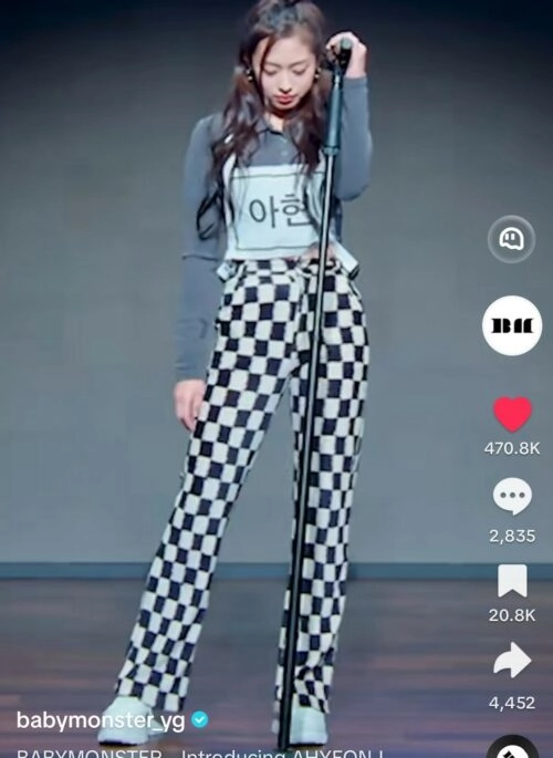 White And Black Checkered Wide Leg Pants | Ahyeon – BabyMonster