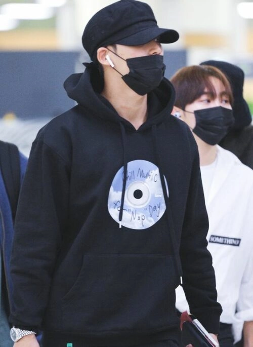 Black ‘Chill Music’ Printed Hoodie | Mingyu – Seventeen