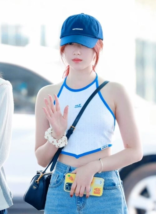 White Halter Top With Blue Linings | Shuhua – (G)I-DLE