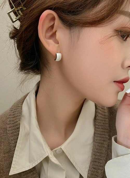 White Curved Block Earrings | Irene – Red Velvet