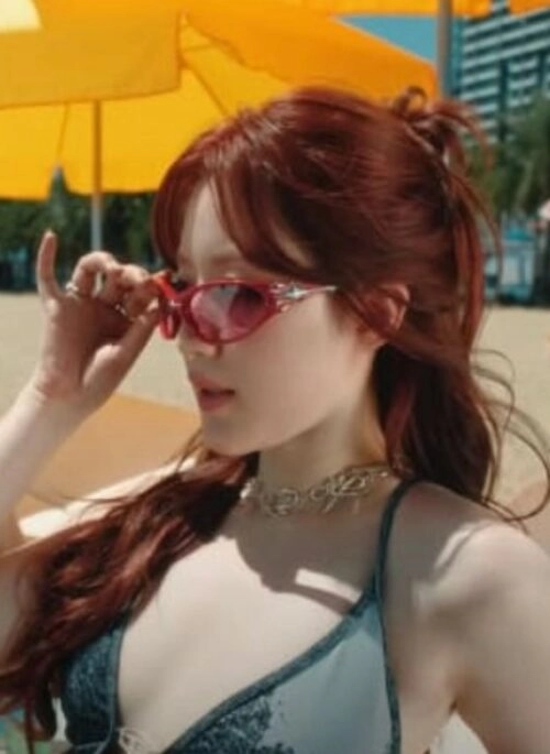 Red Sparkles Frame Sunglasses | Shuhua – (G)I-DLE