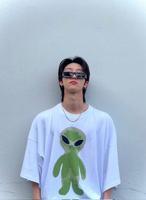 White Alien Graphic Print T-Shirt | The8 – Seventeen