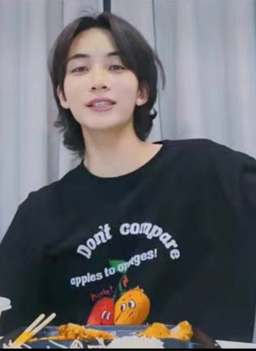 Black Apple And Orange Graphic T-Shirt | Jeonghan – Seventeen