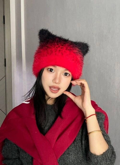 Red And Black Gradient Cat Hat | Eunchae – Le Sserafim