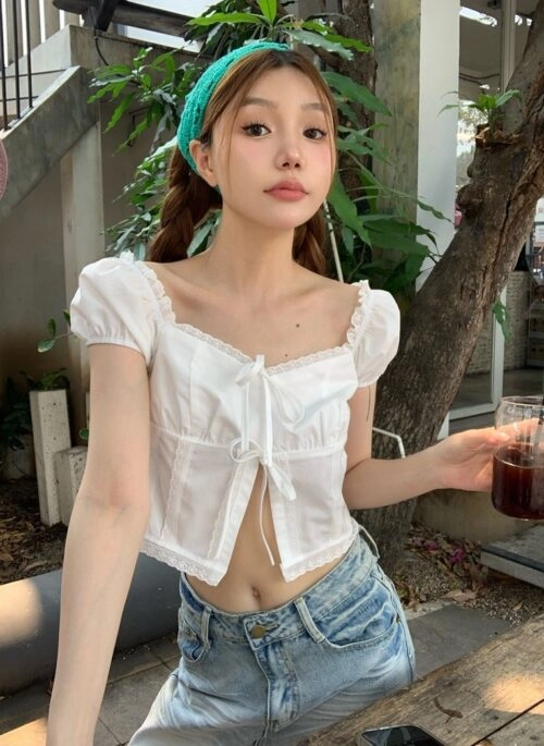 White Lace-Trimmed Square Neck Top | Jennie – BlackPink