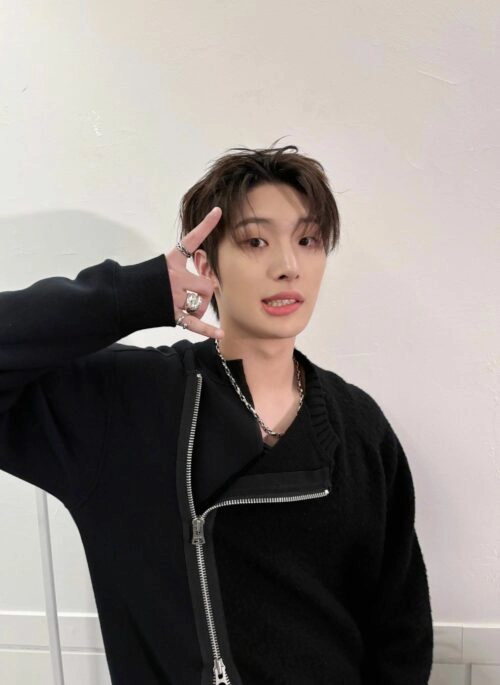 Black Asymmetrical Zip-Up Sweater | Mingi – ATEEZ