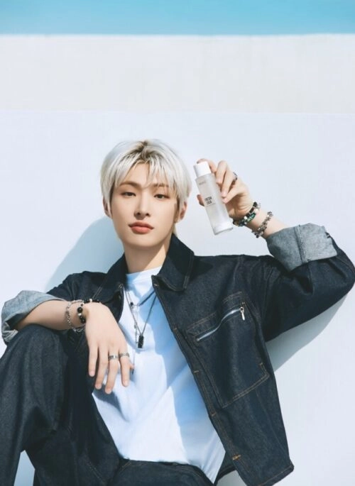 Blue Zipper Pocket Denim Jacket | Mingi – ATEEZ