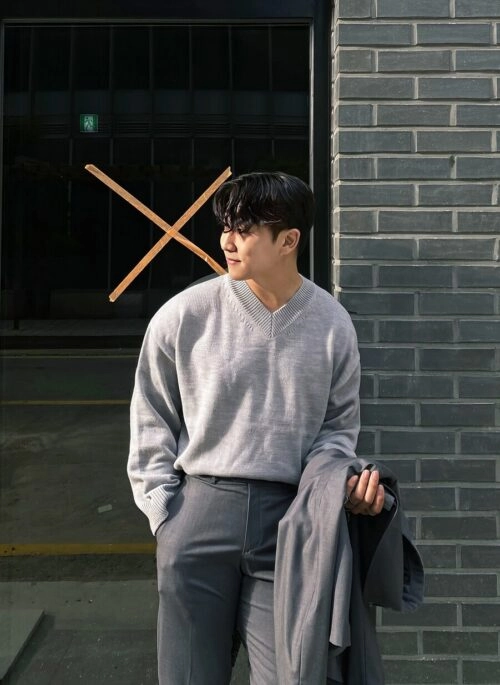 Grey Ribbed Edge V-Neck Sweater | Sunghoon – Enhypen