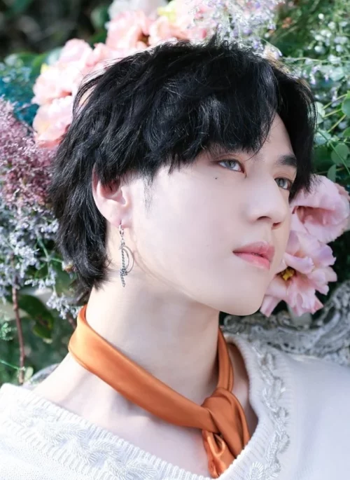 Silver Crescent Moon Dangling Earring | Yugyeom – GOT7