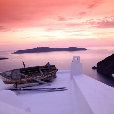 Πινακας σε καμβά SANTORINI ISLAND OLD FISHING BOAT ON WHITE ROOF - Νησια Sticky 4