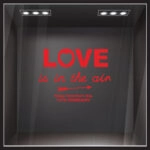 Αυτοκoλλητο Βιτρίνας LOVE IN THE AIR ARROW